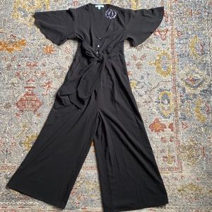 Adorable black jumper•